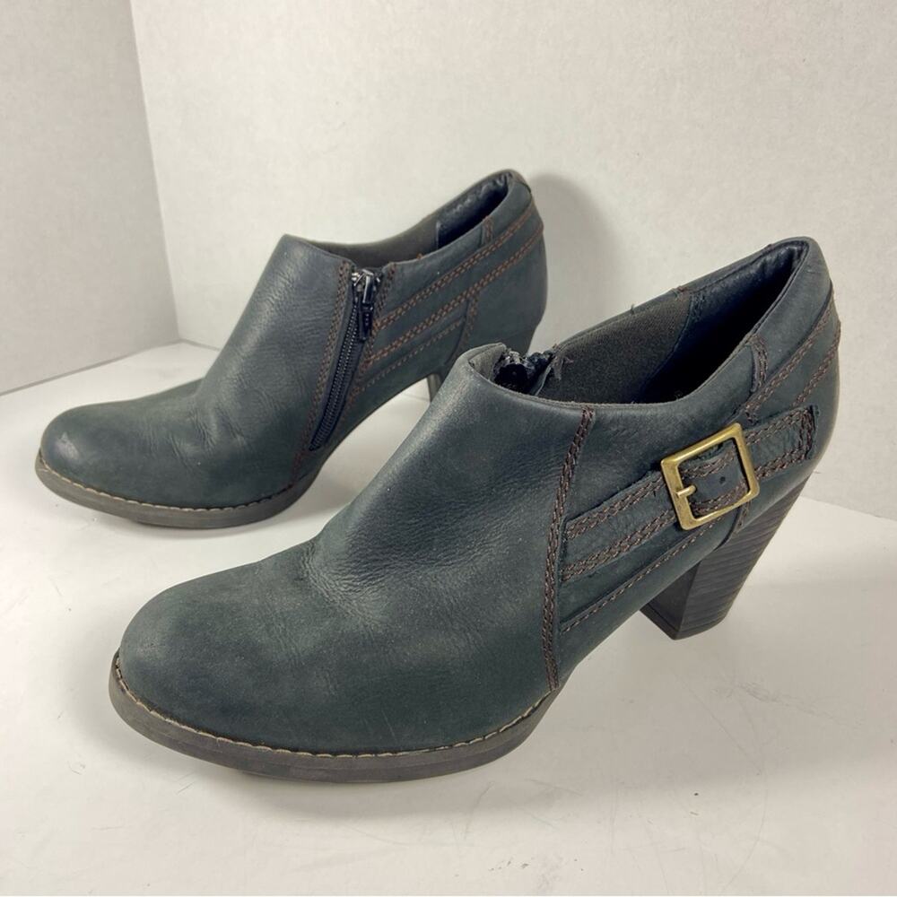 CLARKS gray leather mid block heel buckle booties shoeties almond toe distressed